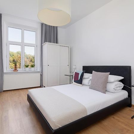 1-Bedroom Apartment - Dluga 65 Street كراكوفيا المظهر الخارجي الصورة